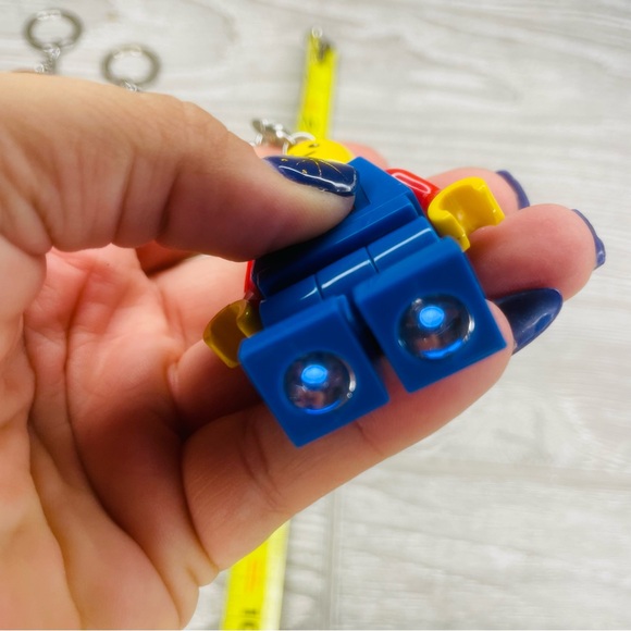 4 large Lego mini figure flash lights keychain pirate , burglar , lego movie II - Picture 6 of 12